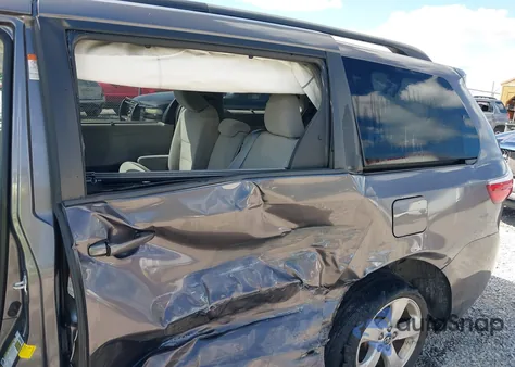 2019 Toyota Sienna Le 8 Passenger из США, поврежденный, VIN 5TDKZ3DC1KS967883